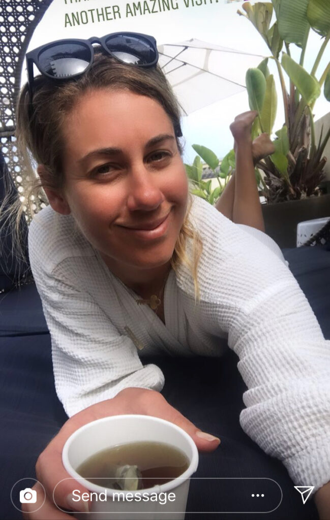 April Ross Feet (11 images)