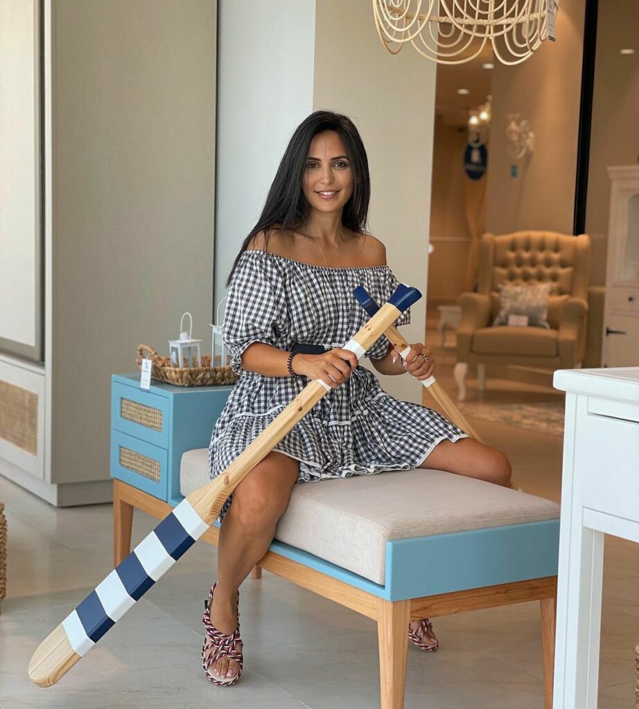 Hanen Eleuch Feet (15 images)
