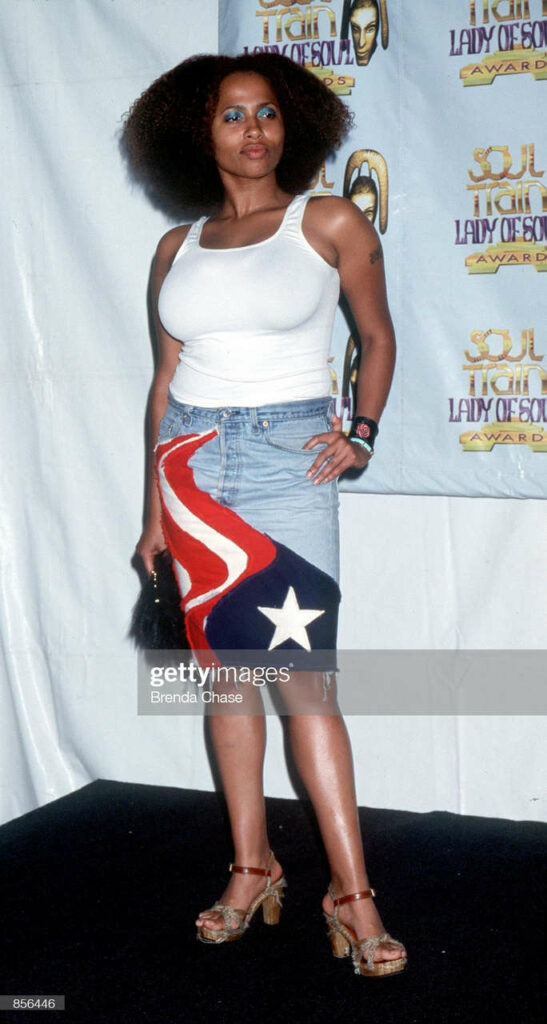 Lisa Nicole Carson Feet (24 photos)