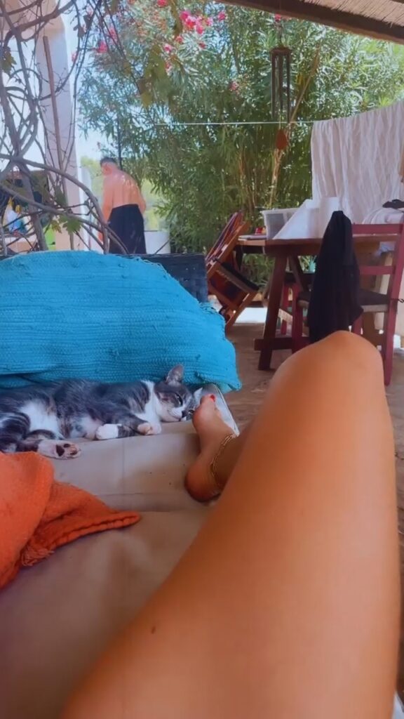 Eloise Smyth Feet (5 images)