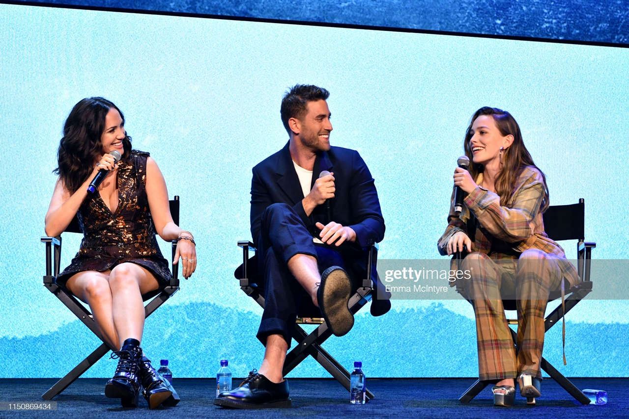 Victoria Pedretti Feet