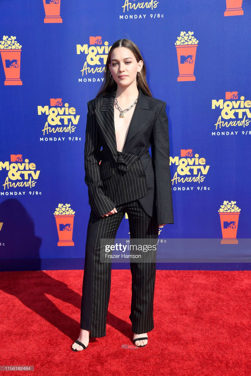 Victoria Pedretti Feet