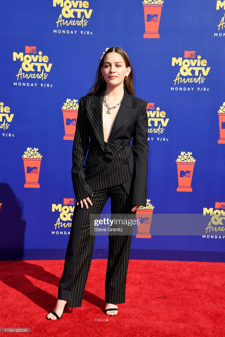 Victoria Pedretti Feet