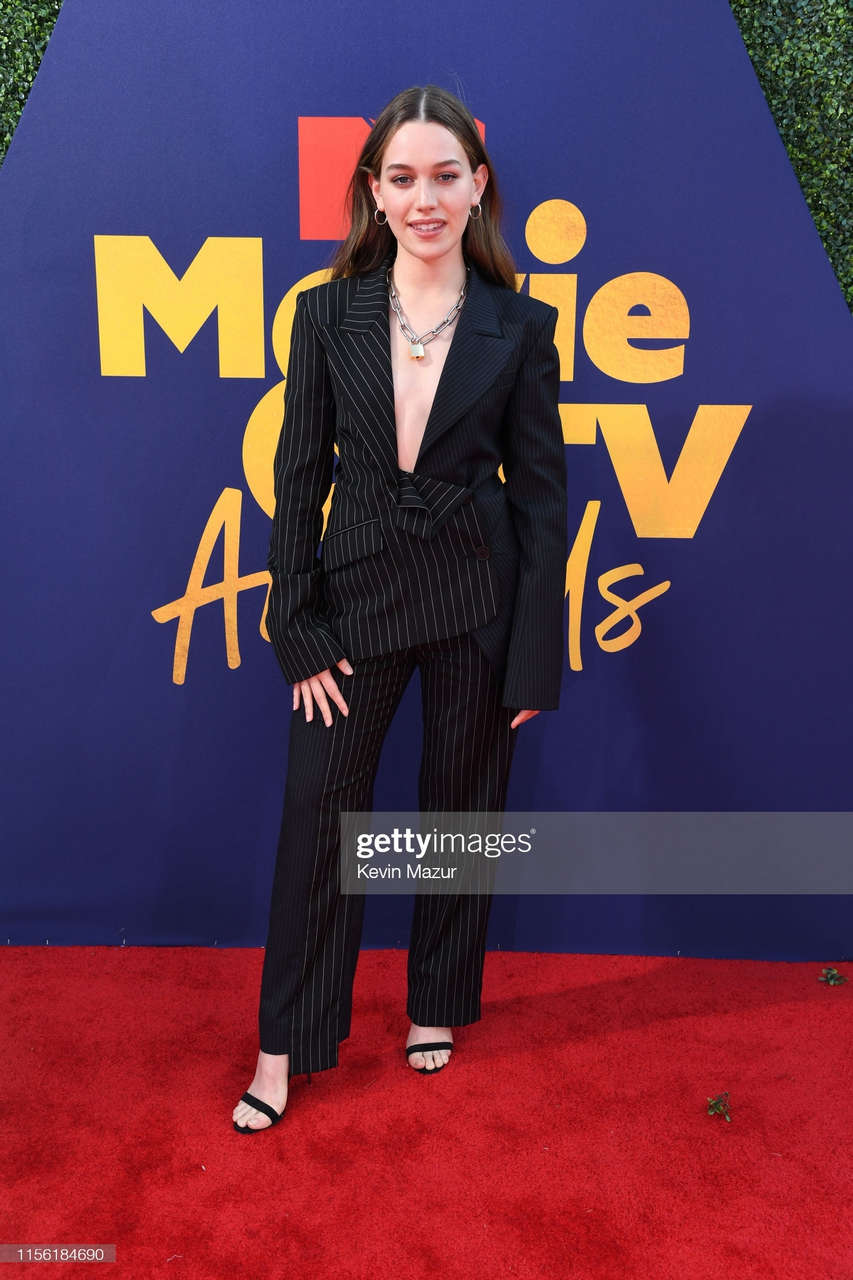 Victoria Pedretti Feet