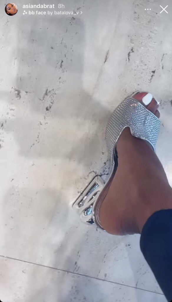 Asian Doll Feet (15 photos)