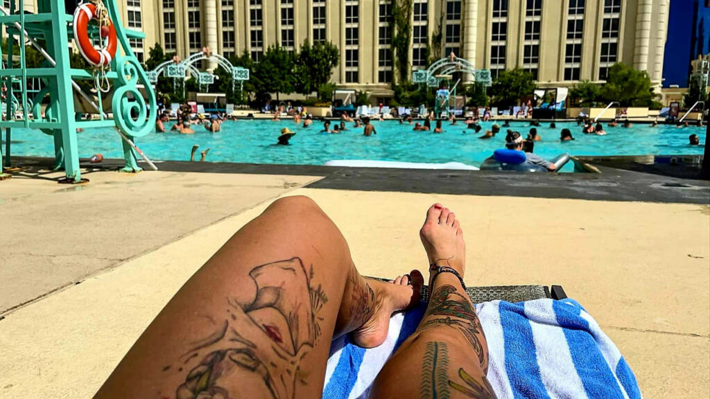Rae Ripple Feet (18 photos)