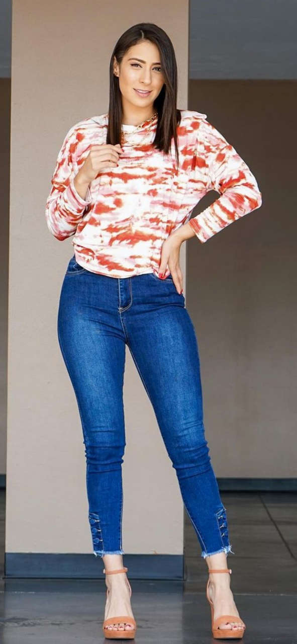 Brenda Contreras Feet