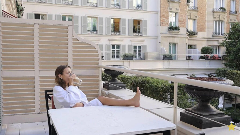 Emma Chamberlain Feet (18 pictures)