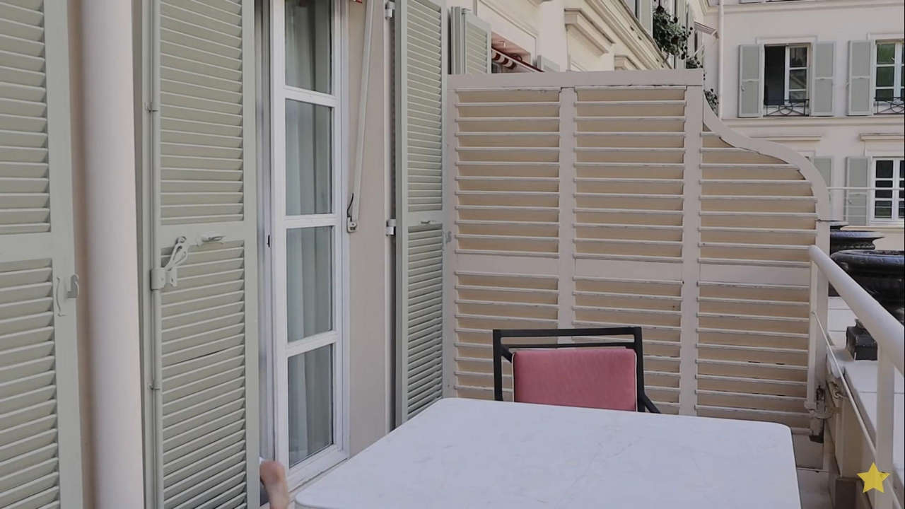 Emma Chamberlain Feet