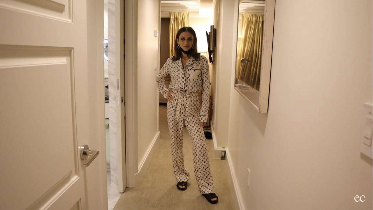 Emma Chamberlain Feet