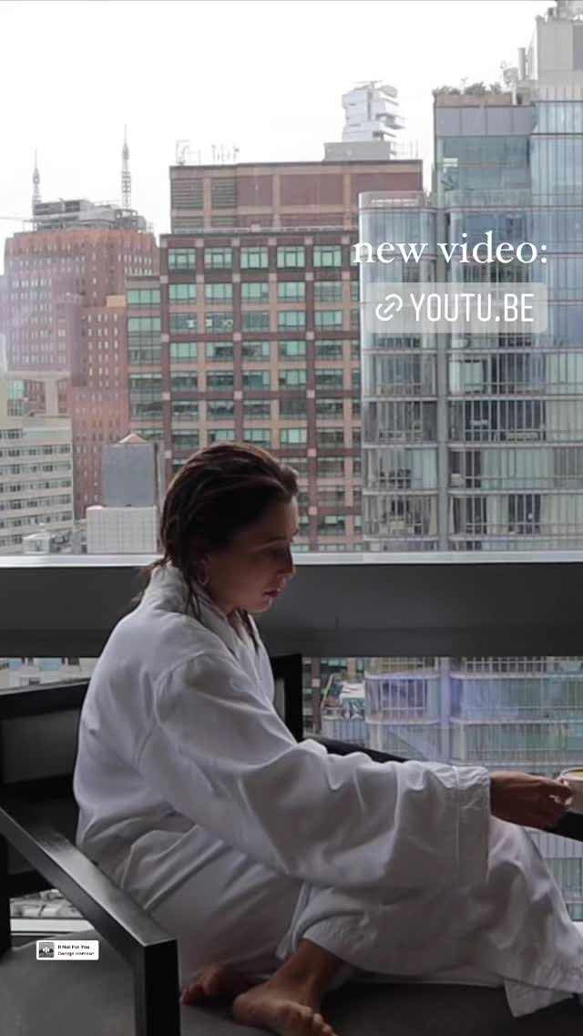 Emma Chamberlain Feet