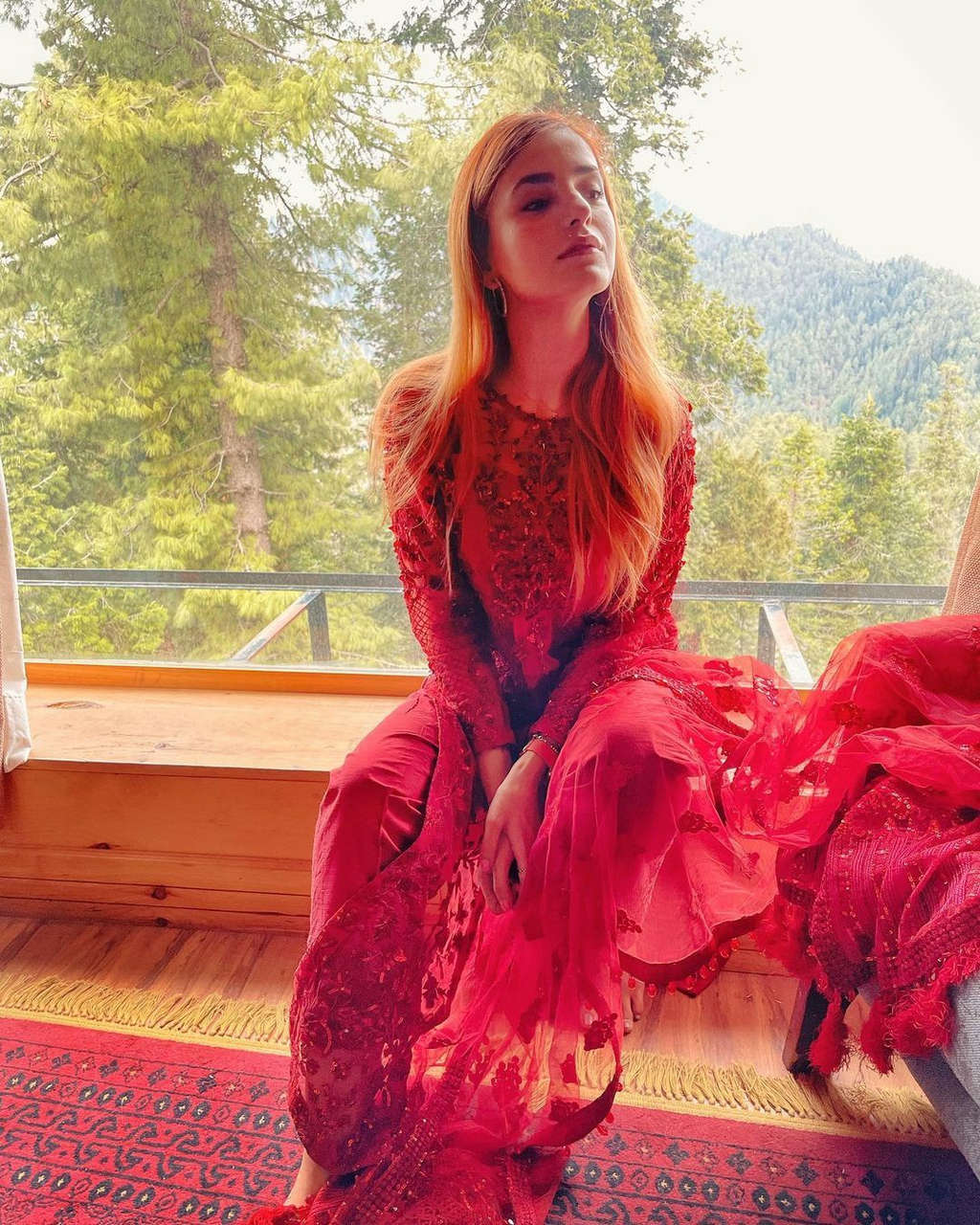 Momina Mustehsan Feet