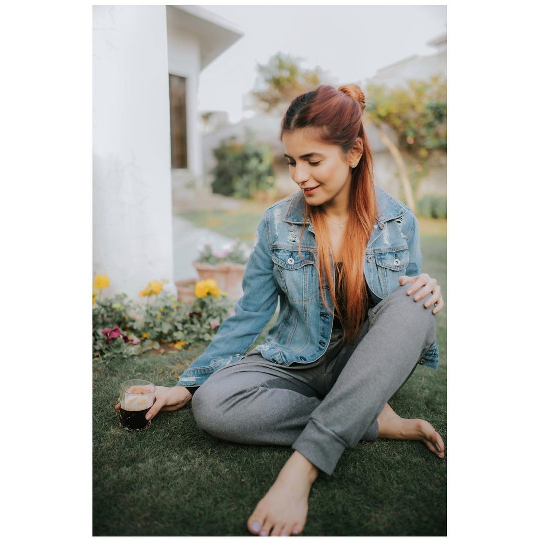 Momina Mustehsan Feet