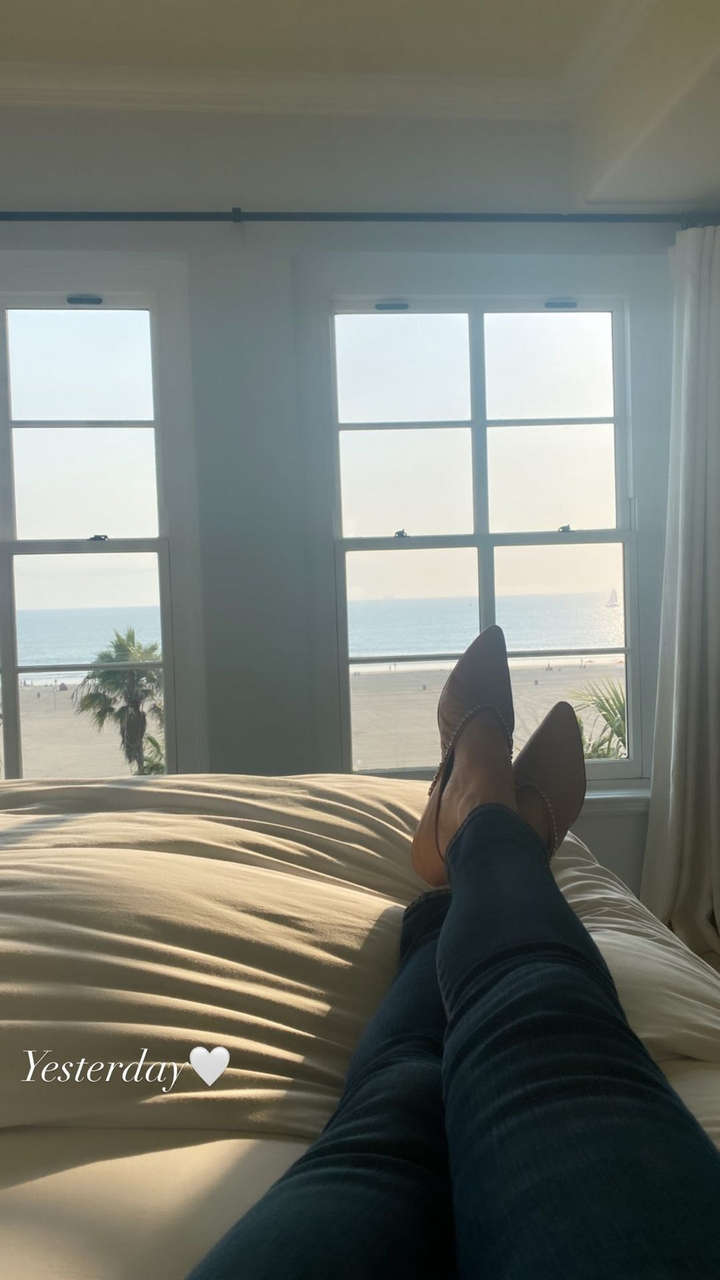 Molly Sims Feet