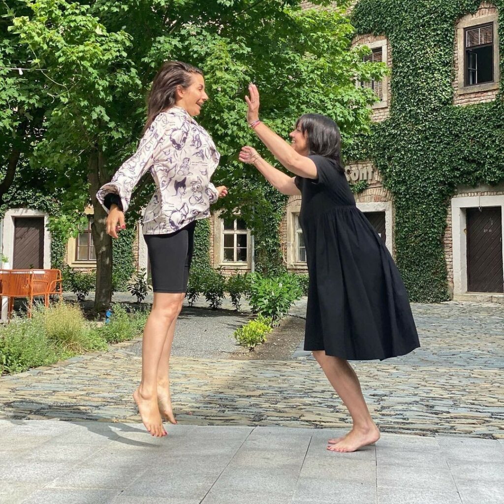 Eva Decastelo Feet (3 images)