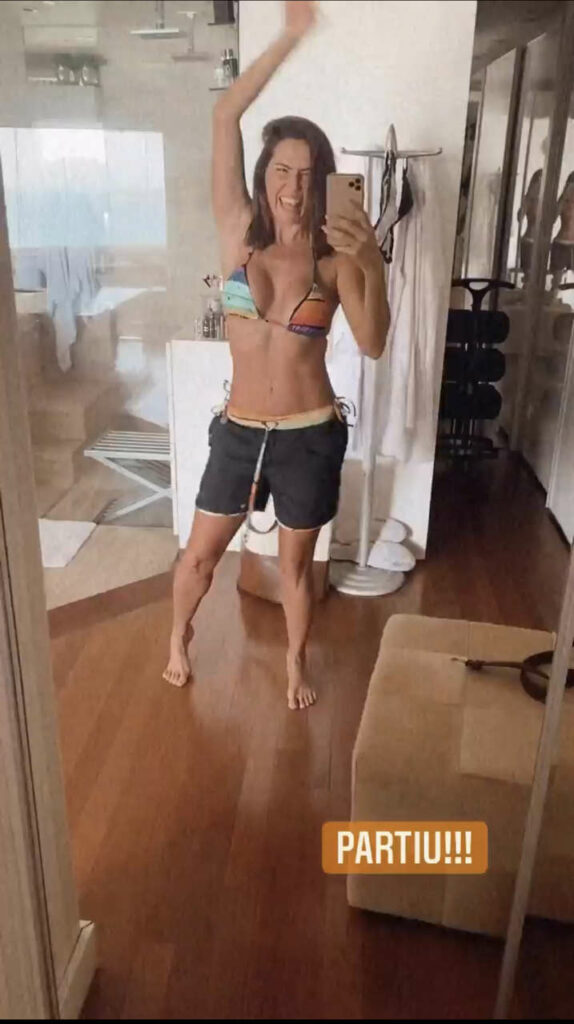 Deborah Secco Feet (11 pictures)