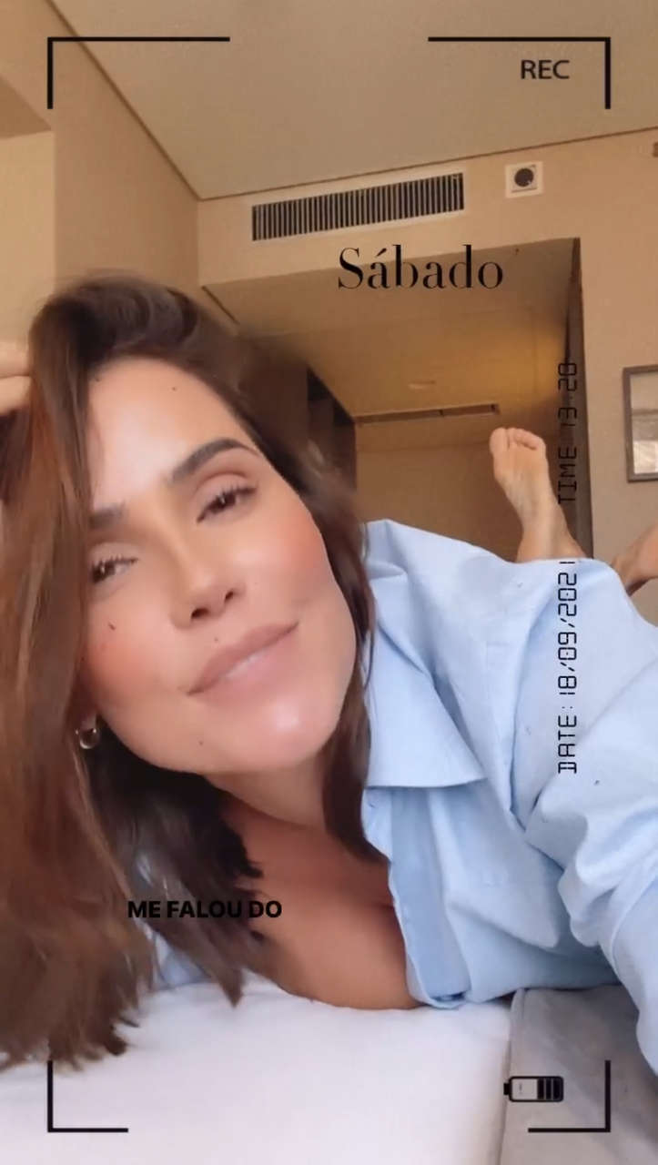 Deborah Secco Feet
