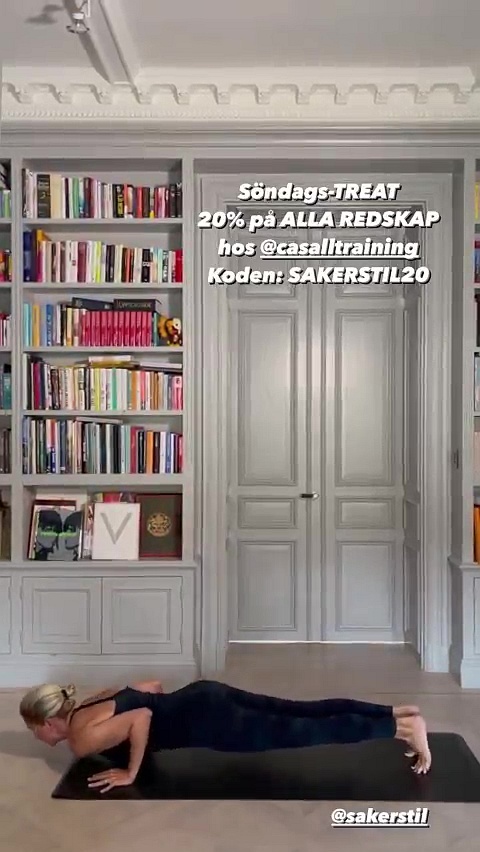 Emilia De Poret Feet