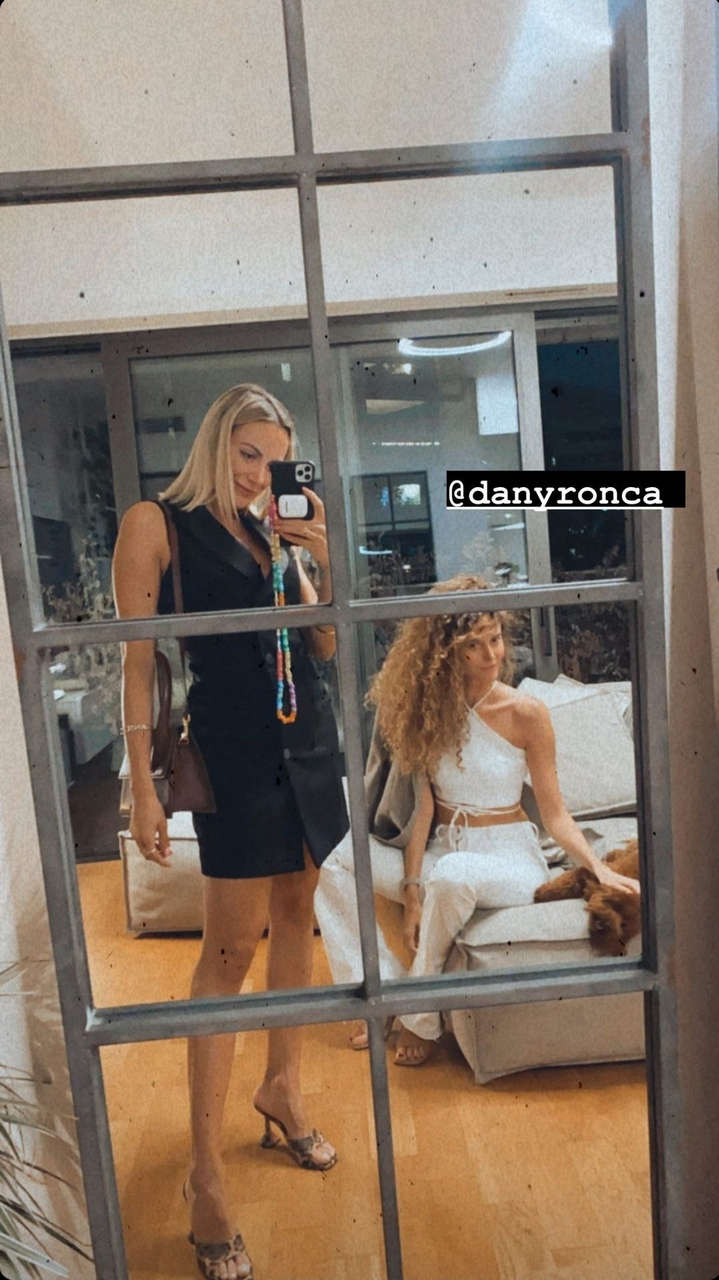 Arianna Bertoncelli Feet