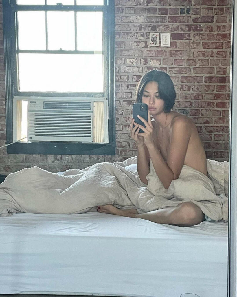 Bridget Hollitt Feet (11 images)
