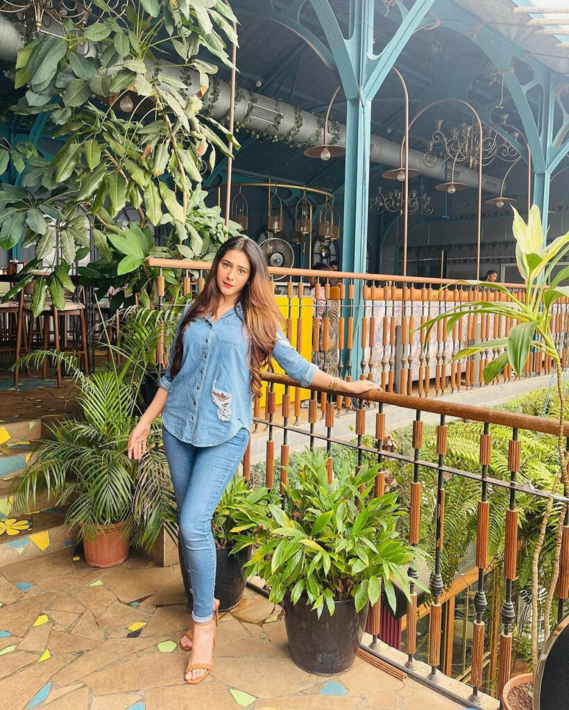 Hiba Nawab Feet (5 images)