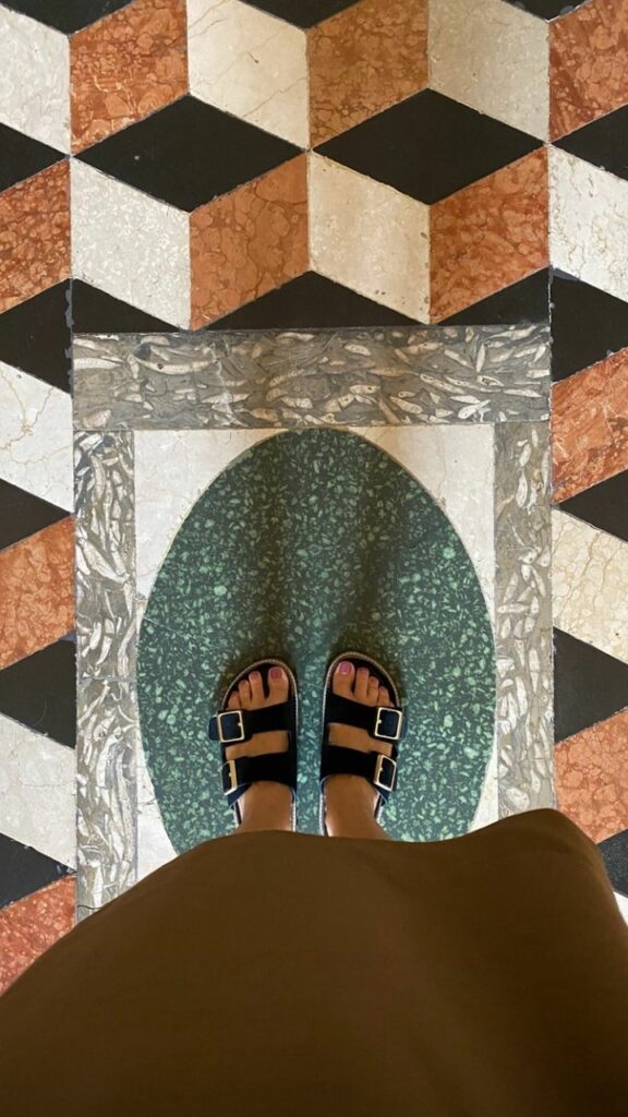 Giorgia Surina Feet (3 images)