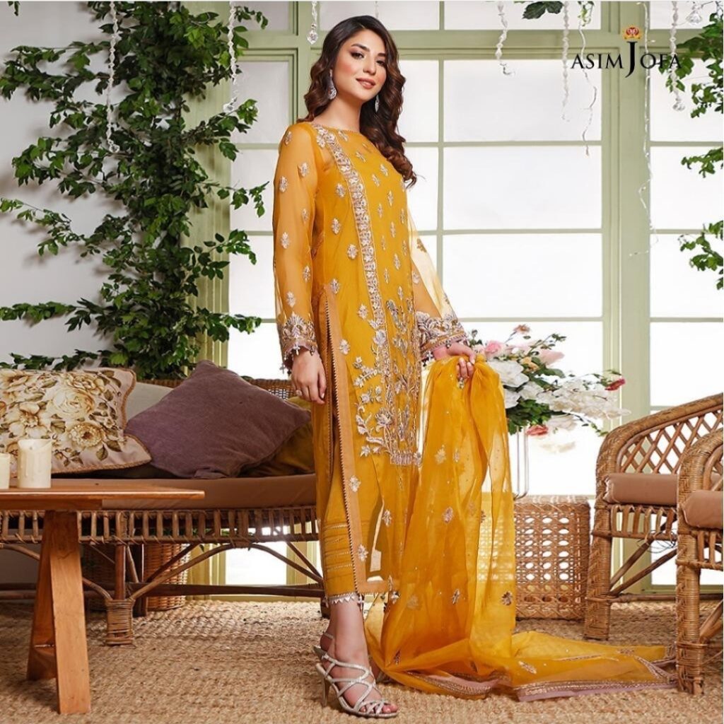 Ramsha Khan Feet (3 photos)