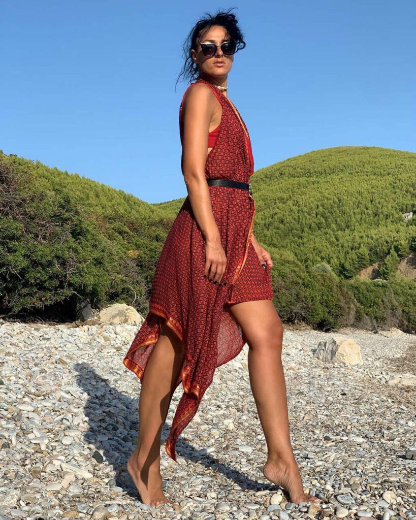 Maria Intzoglou Feet (4 images)