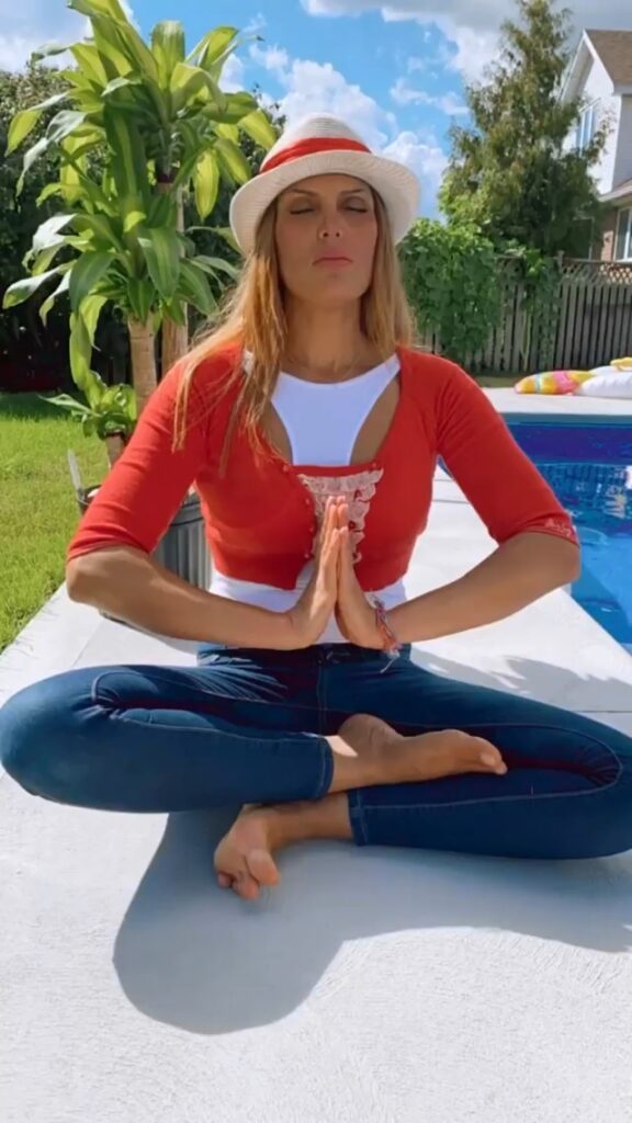 Zeinab Esmail Feet (2 photos)