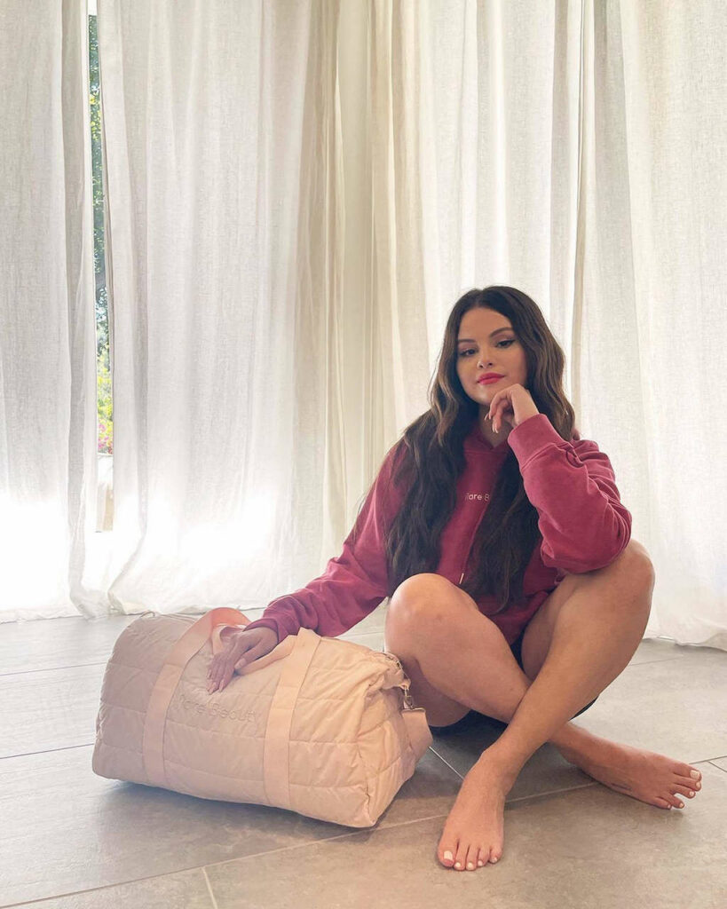 Selena Gomez Feet (8 pictures)