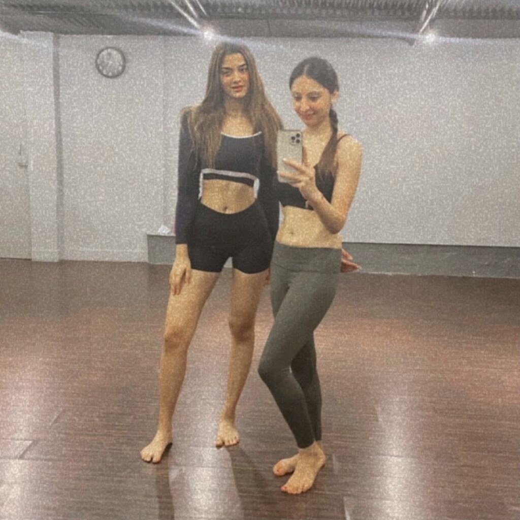 Saiee Manjrekar Feet (3 photos)