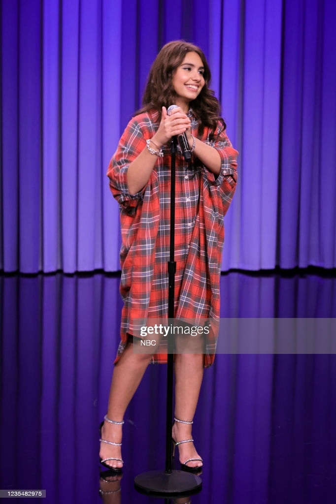 Alessia Cara Feet