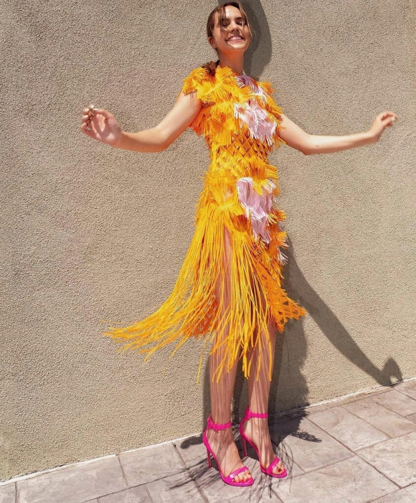 Bailee Madison Feet (2 pictures)