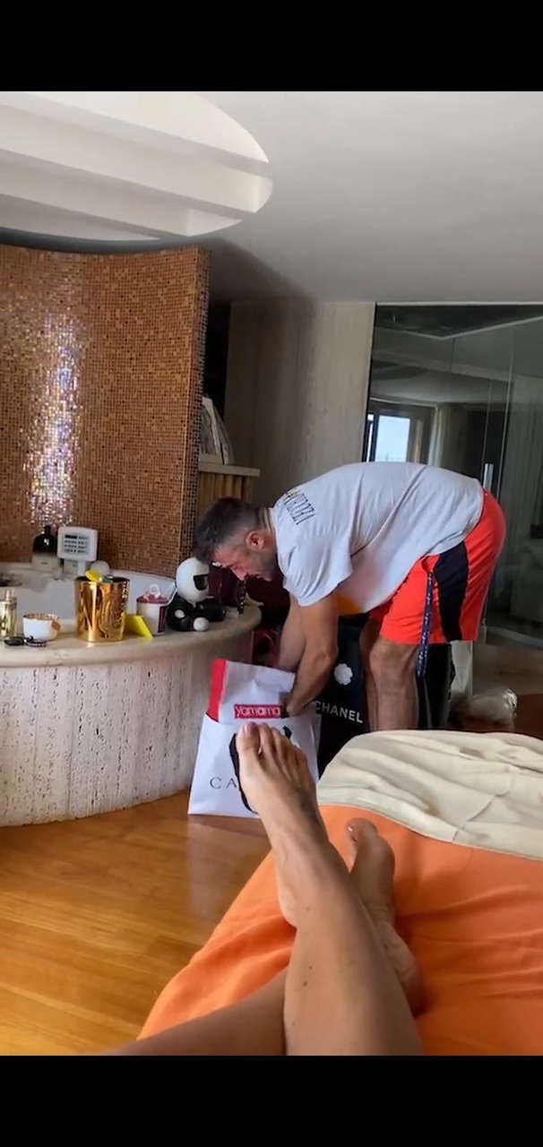 Sonia Bruganelli Feet