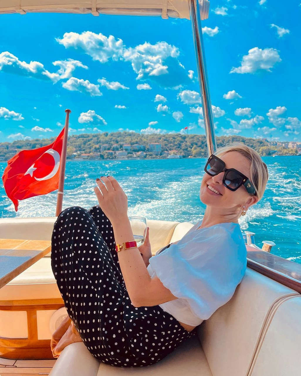 Hadise Feet