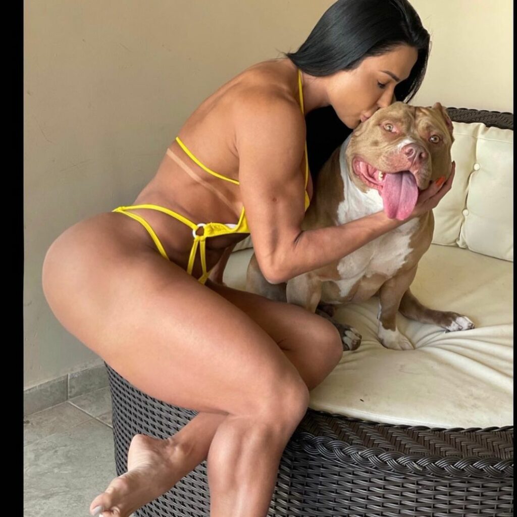 Gracyanne Barbosa Feet (4 photos)
