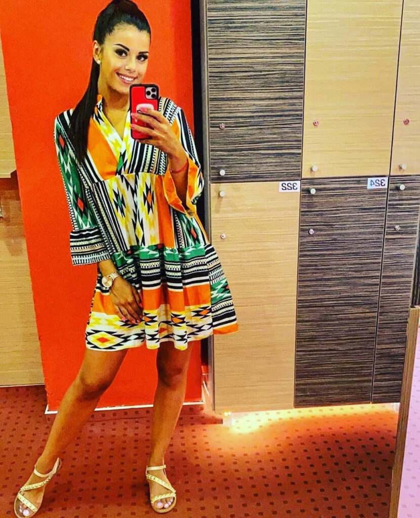 Andrea Szarvas Feet (2 photos)