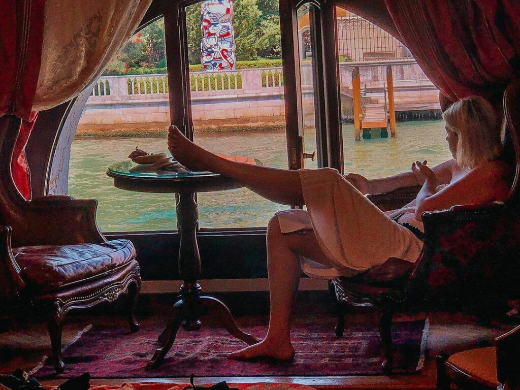 Kellyann Summers Feet (4 photos)