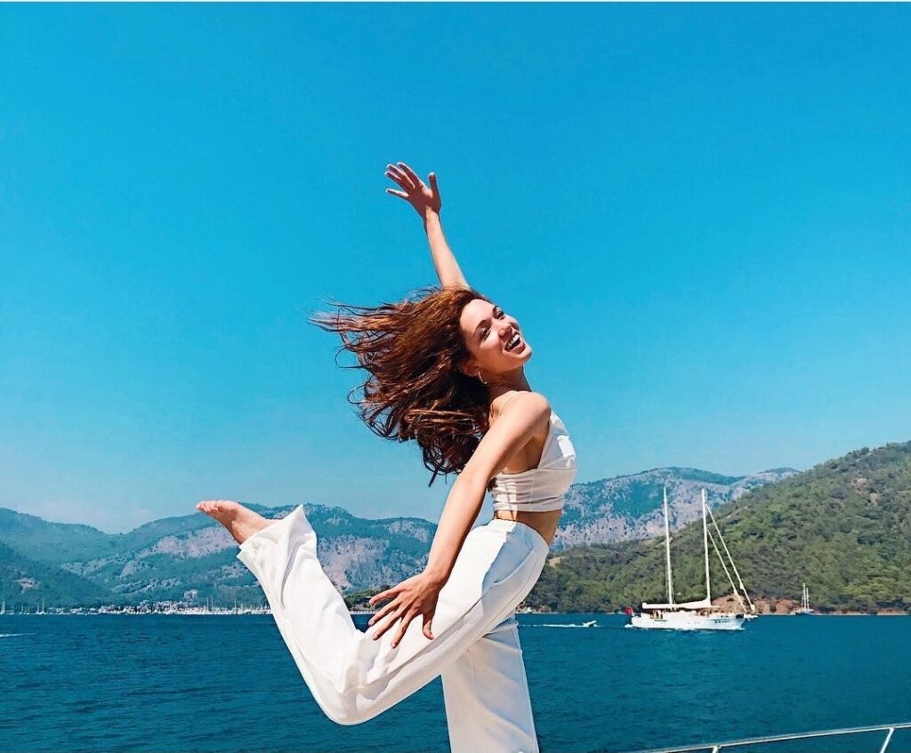 Hazal Subasi Feet (2 photos)