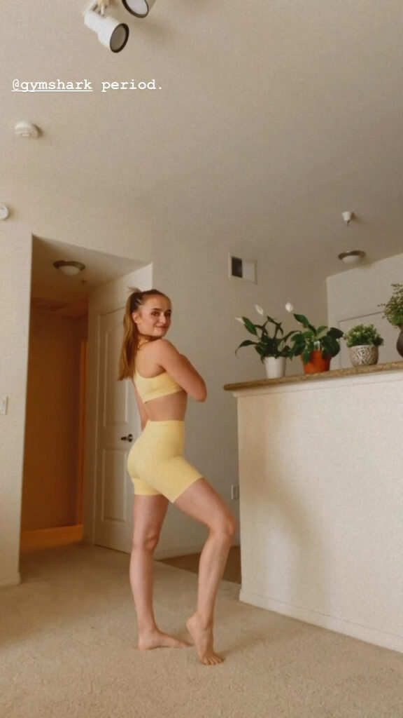 Kelly Sweeney Feet (5 photos)