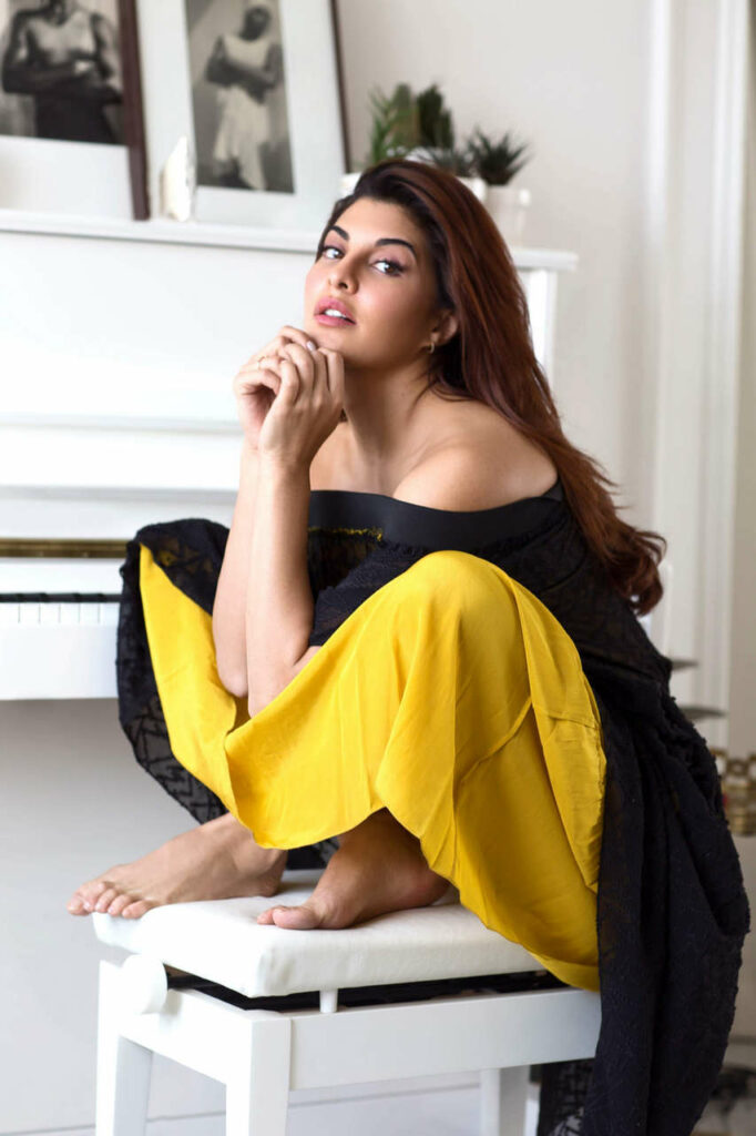 Jaqueline Fernandes Feet (4 pictures)