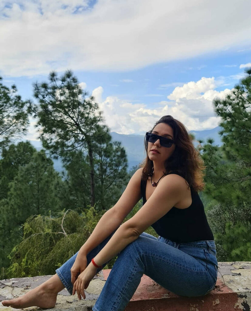 Nauheed Cyrusi Feet (2 photos)