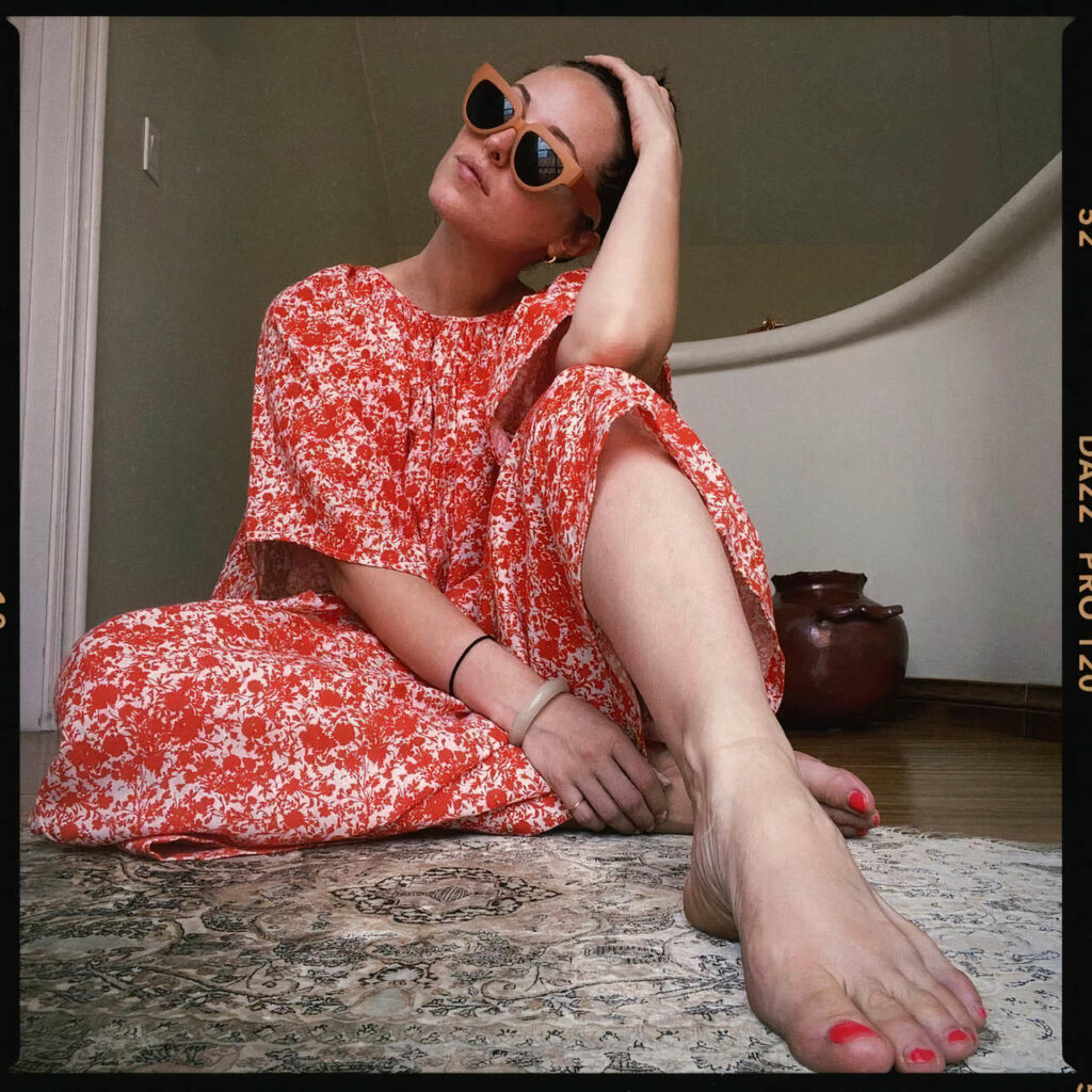 Samantha Strelitz Feet (8 photos)