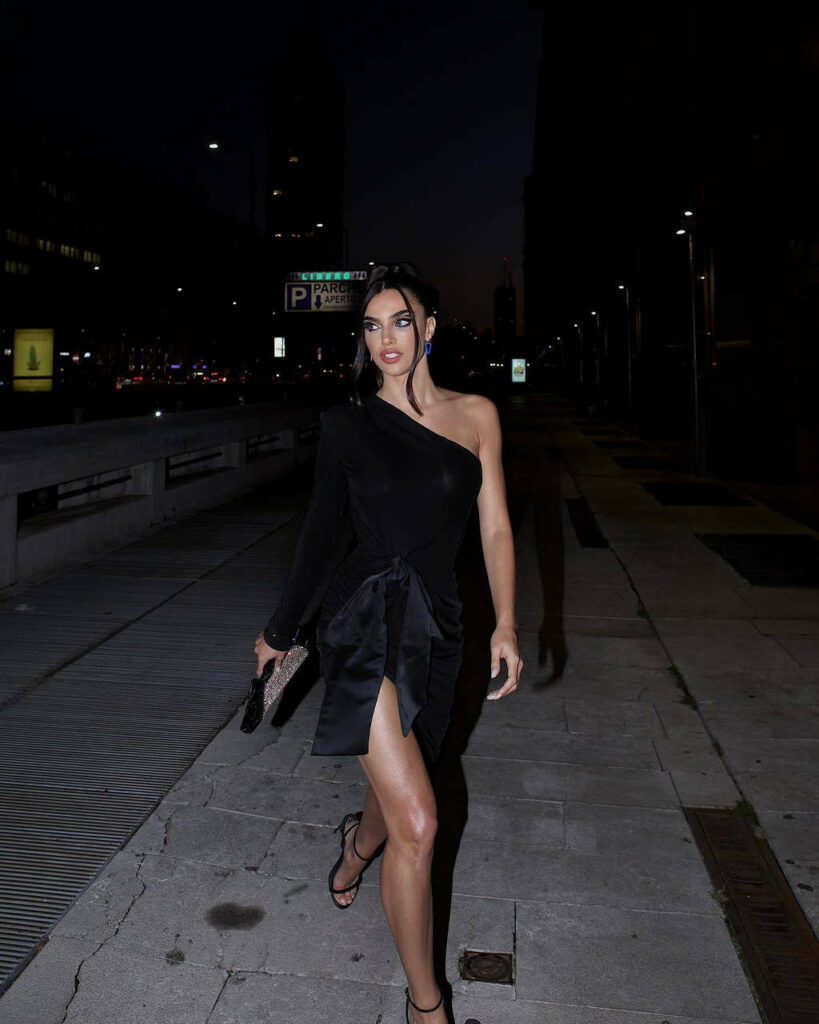 Nicole Mazzocato Feet (3 pics)