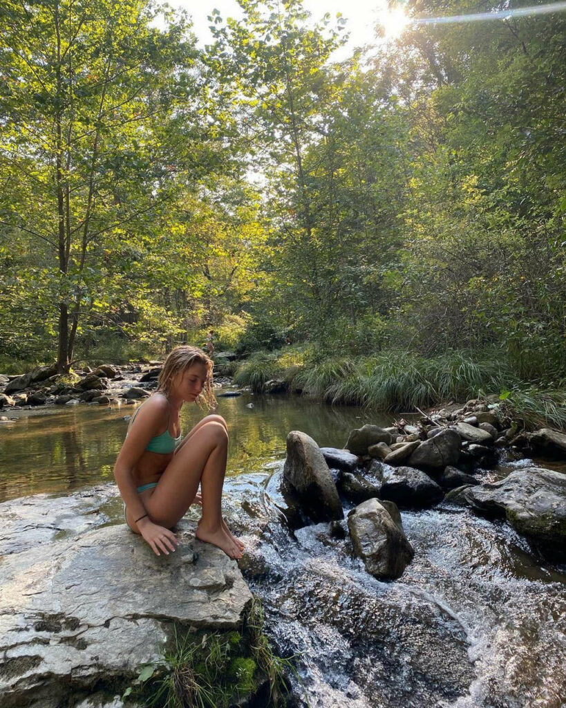 Brynn Rumfallo Feet (2 pictures)