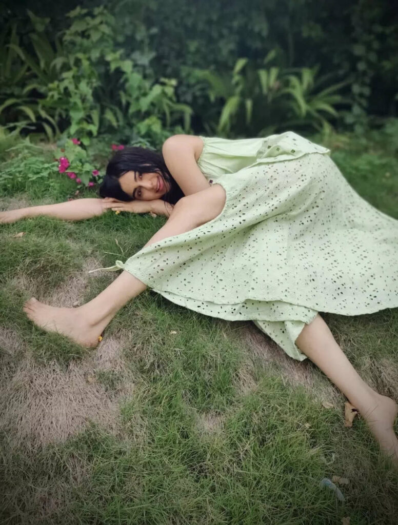 Adah Sharma Feet (3 images)