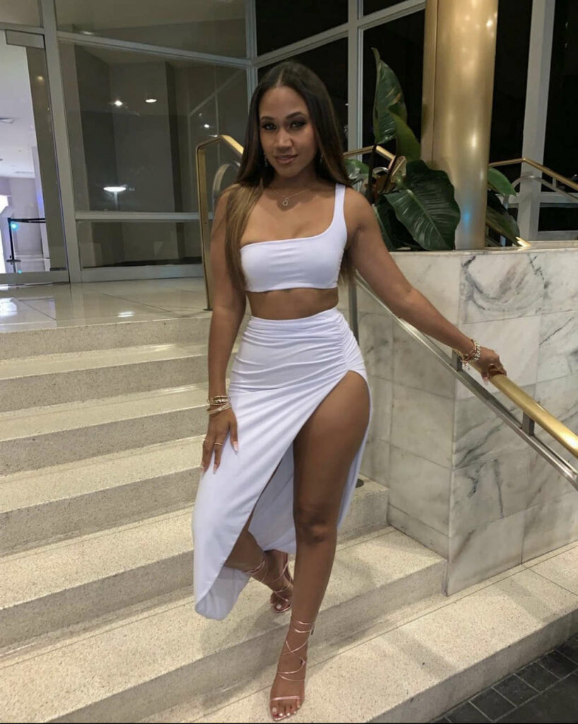 Sydney Mitchell Feet (4 photos)