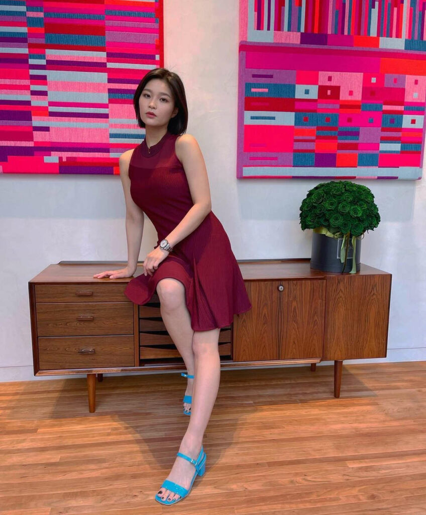 Ai Tsubakihara Feet (3 pictures)