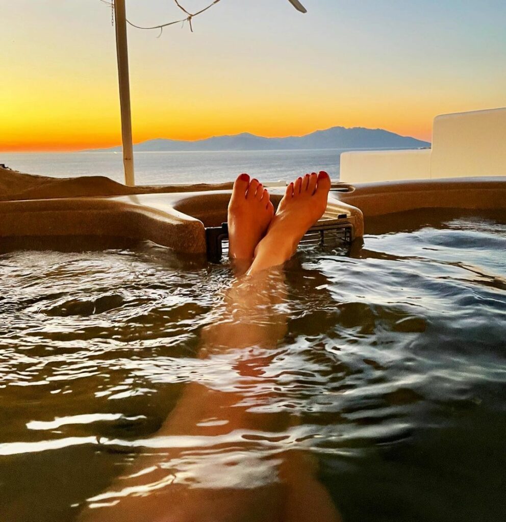 Riki Lindhome Feet (4 photos)