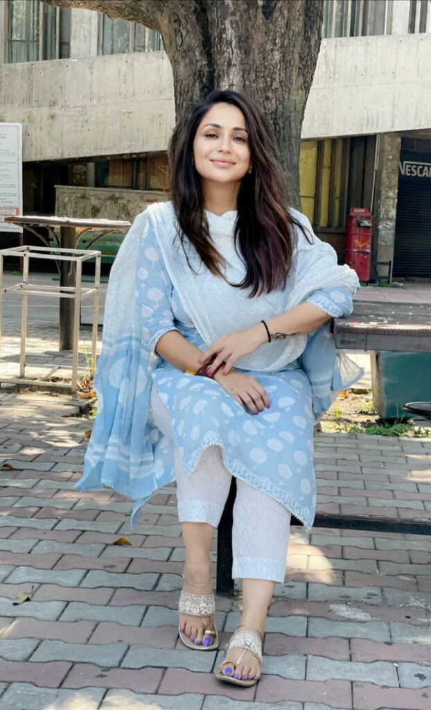 Jassi Kaur Feet (4 pics)